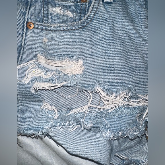 Distressed Levi’s shorts - Picture 2 of 9